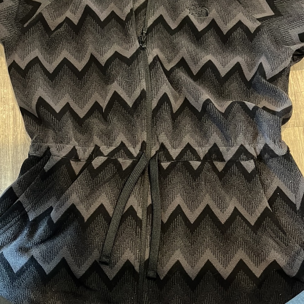 North Face Drawstring Waist Jacket grey and black zigzag print - Picture 6 of 6